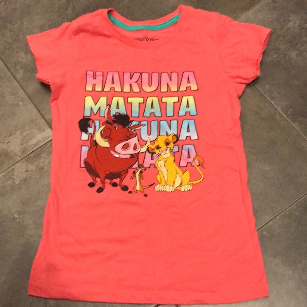 Disney’s The Lion King “Hakuna Matata” Coral T-shirt NWOT